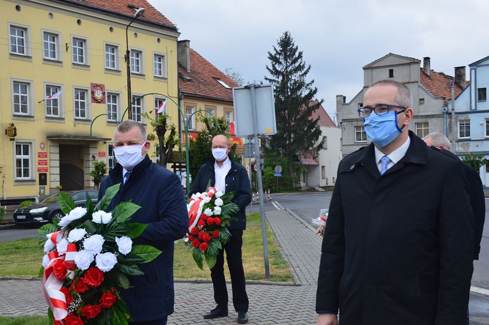 uroczystość pod obeliskiem