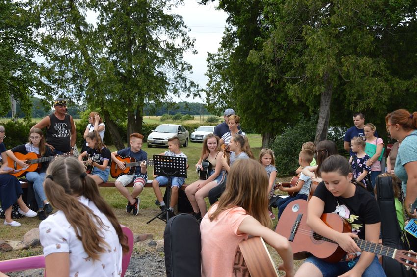 występ sekcji muzycznych 