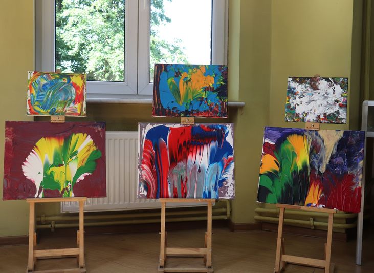 niecodzienn wystawę obrazów